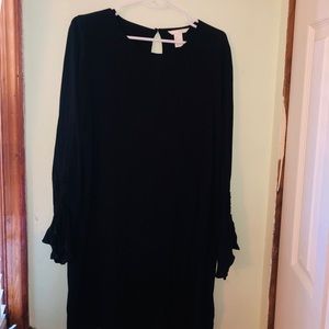 Black knee-length shift dress